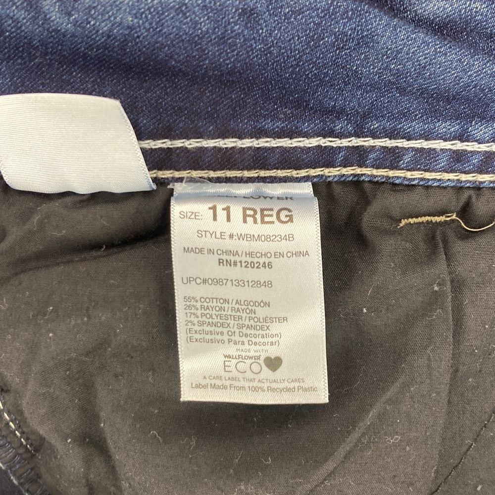 Wallflower Junior’s Dark Blue Boot Cut Jeans - Picture 5 of 11
